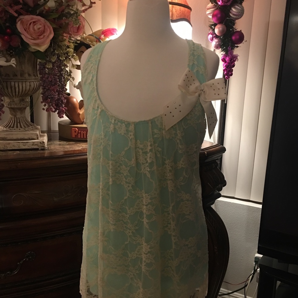 Mint color lace sleeveless pretty top